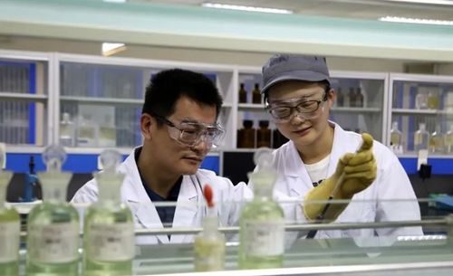 陳小榮 當(dāng)好創(chuàng)新 排頭兵 夯實(shí)亞太森博強(qiáng)盛基石